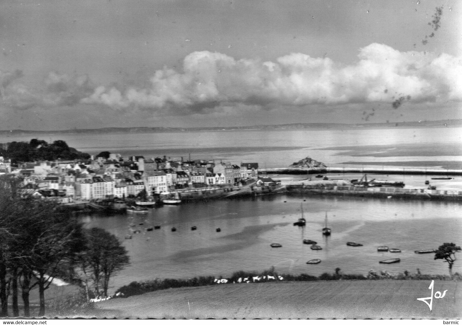 DOUARNENEZ LE PORT ET SA NOUVELLE DIGUE AU FOND DE LA BAIE REF 1618 - Douarnenez