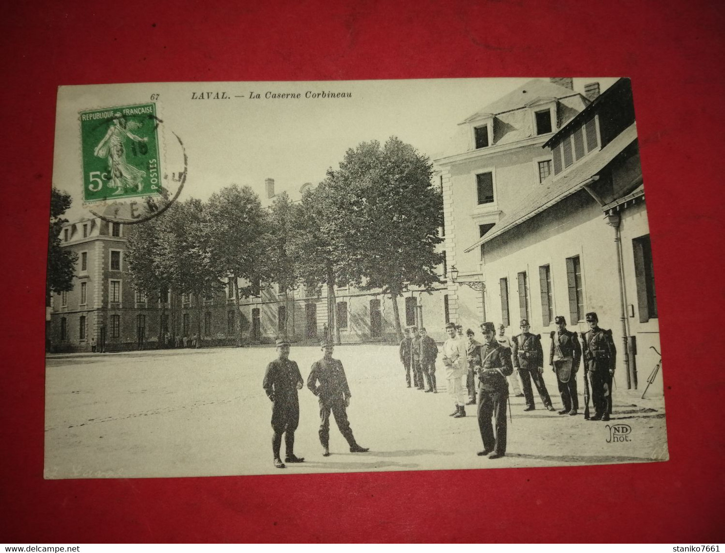 ANCIENNE CARTE POSTALE LAVAL LA CASERNE CORBINEAU à Dater Voyagé Timbré - Laval