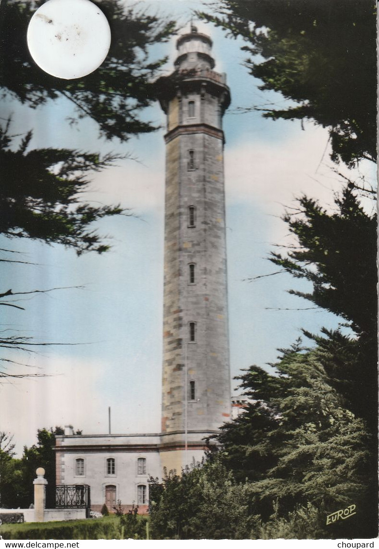 17 -Très Belle Carte Postale Semi Moderne De  L'ILE DE RE    Le Phare Des Baleines - Ile De Ré