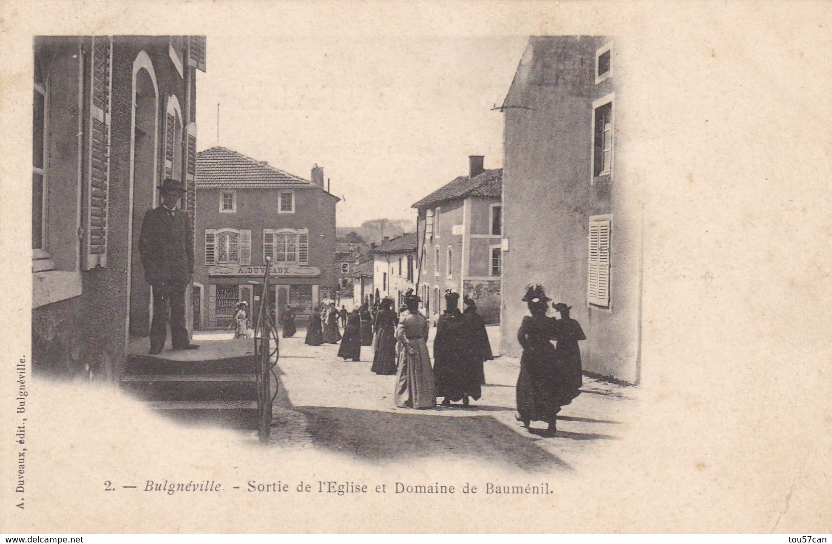 BULGNEVILLE - VOSGES -  (88)  -  RARE CPA PRECURSEUR ANIMEE DE 1902 - SORTIE DE L'EGLISE ET DOMAIE DE BAUMENIL.. - Bulgneville