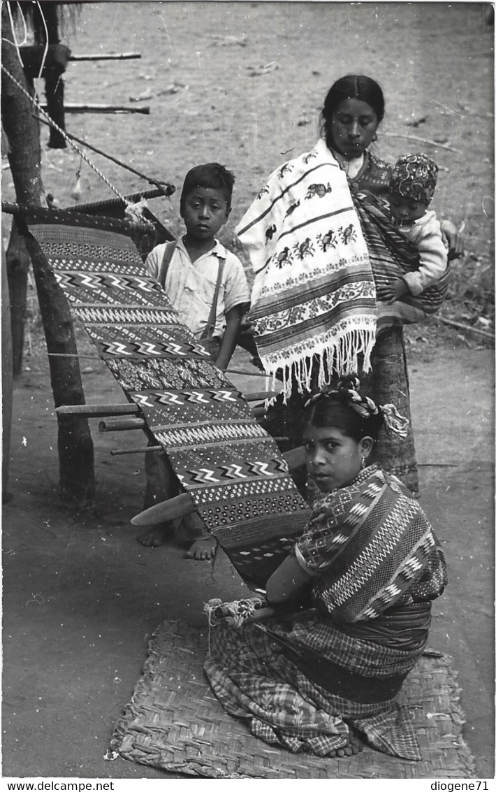 Guatemala Enfant Tissage Natives Copyright Sittler - Guatemala