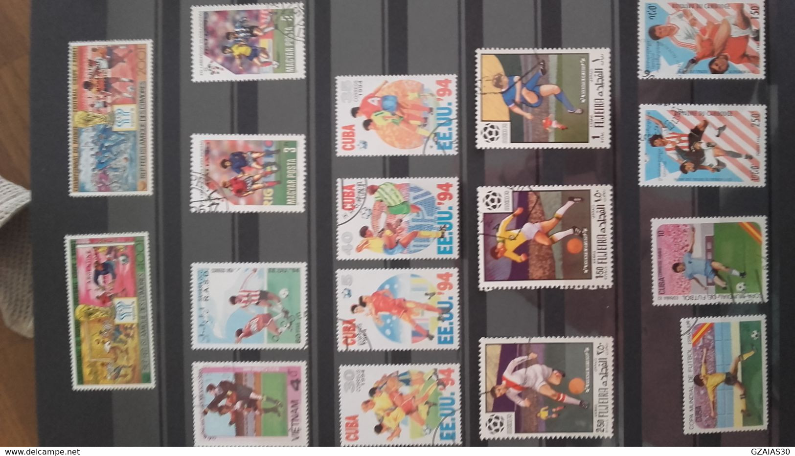 monde lot de 1000 timbres sur le thème du football