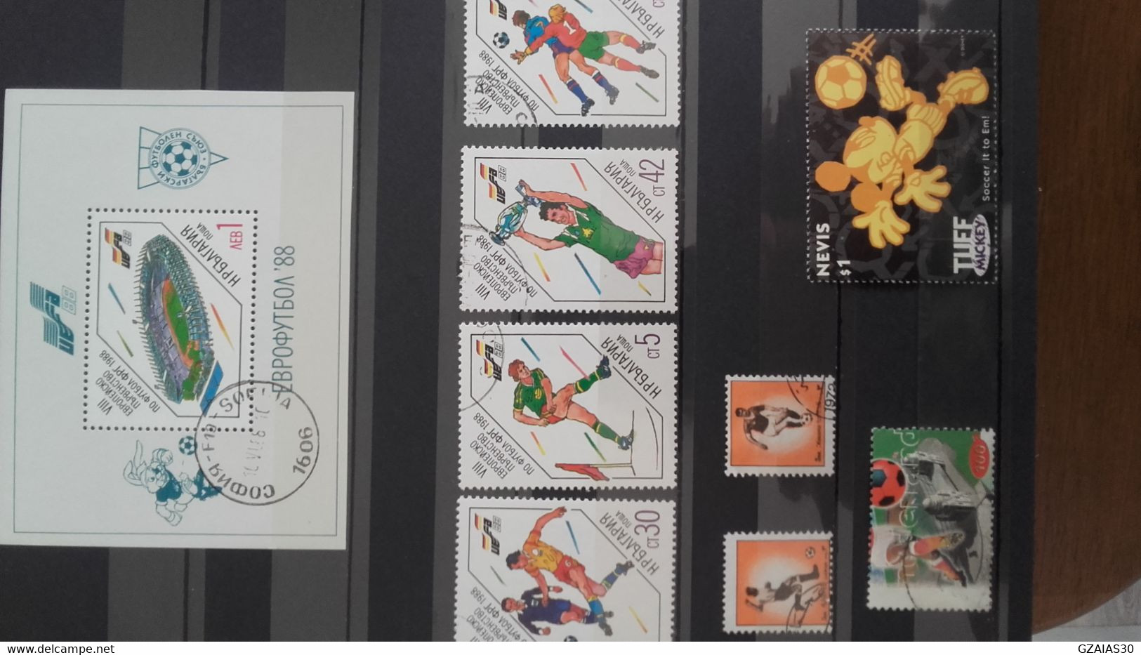monde lot de 1000 timbres sur le thème du football