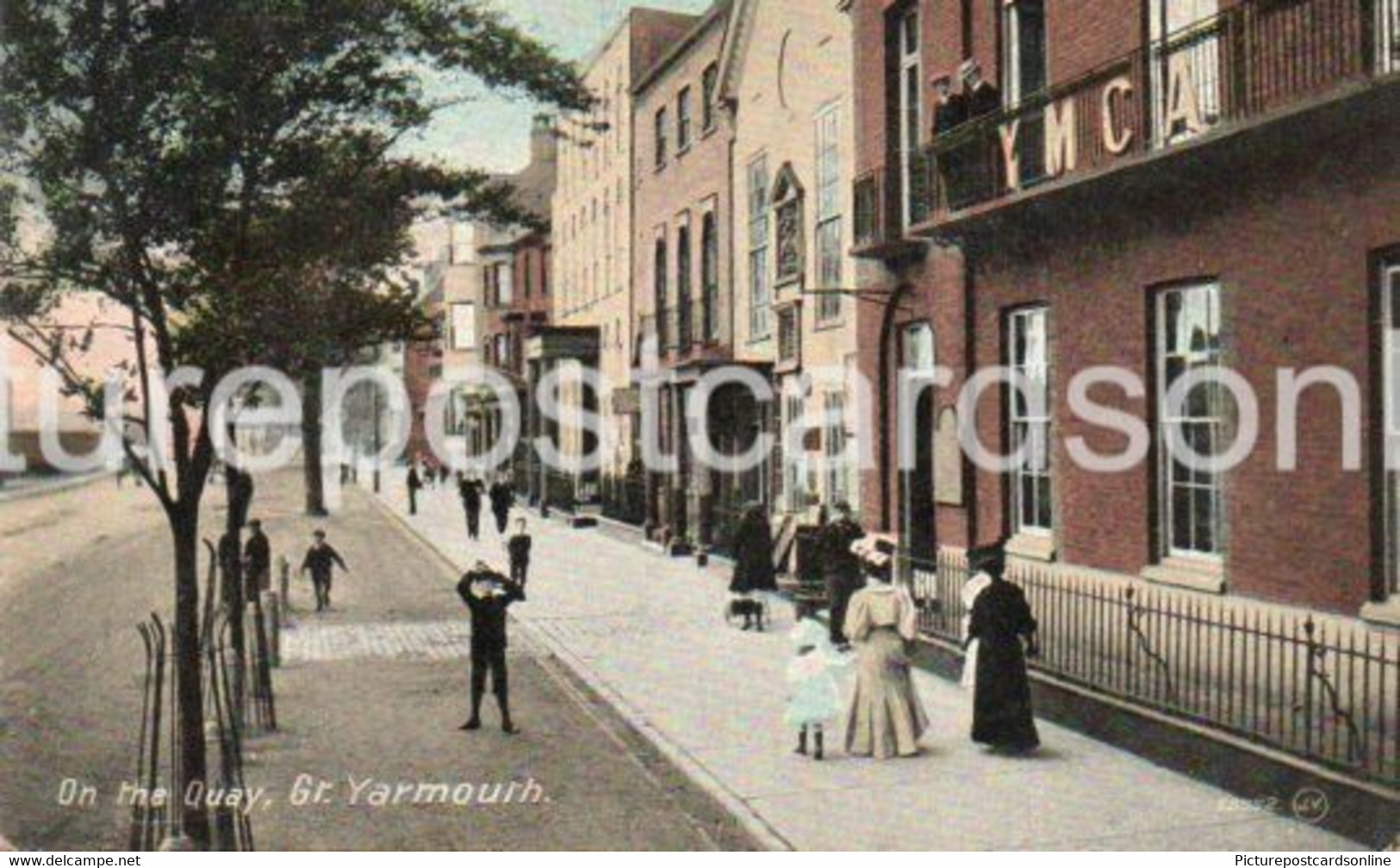GREAT YARMOUTH ON THE QUAY OLD COLOUR POSTCARD NORFOLK YMCA - Great Yarmouth