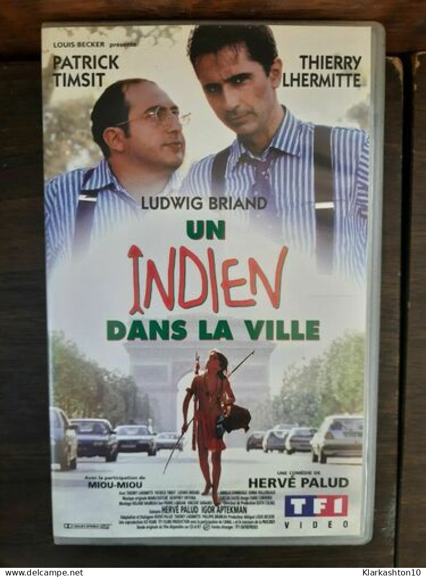 Cassette Vidéo - Un Indien Dans La Ville Film - Autres & Non Classés