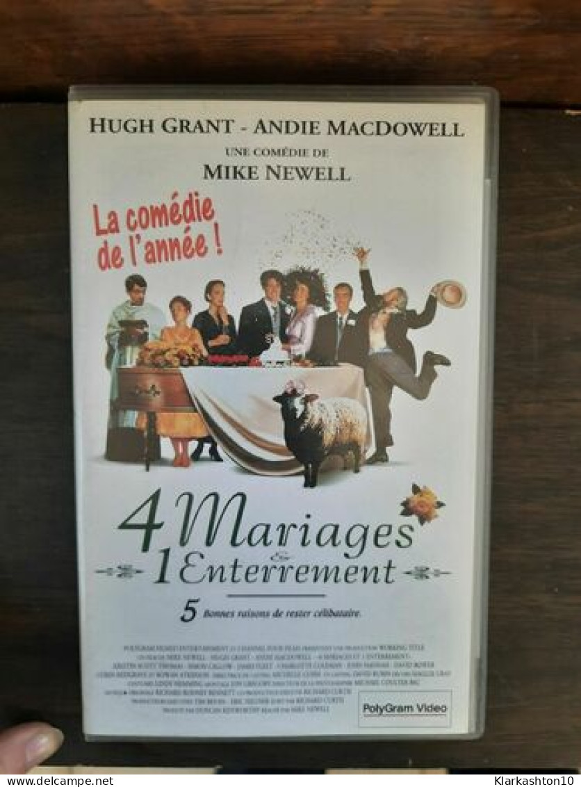 Cassette Vidéo - Quatre Mariages Et Un Enterrement Film Avec Hugh Grant - Autres & Non Classés