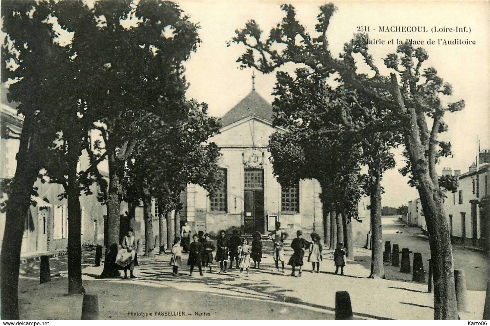 Machecoul * La Mairie Et La Place De L'auditoire * Villageois - Machecoul