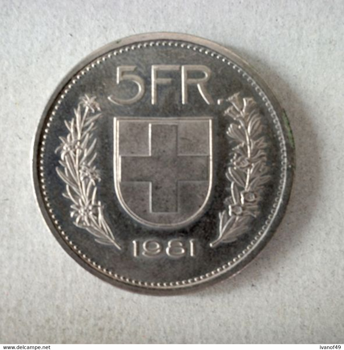 2 PIECES DE 5 FRANCS SUISSE - 1968  Et 1981 ARGENT - Autres & Non Classés