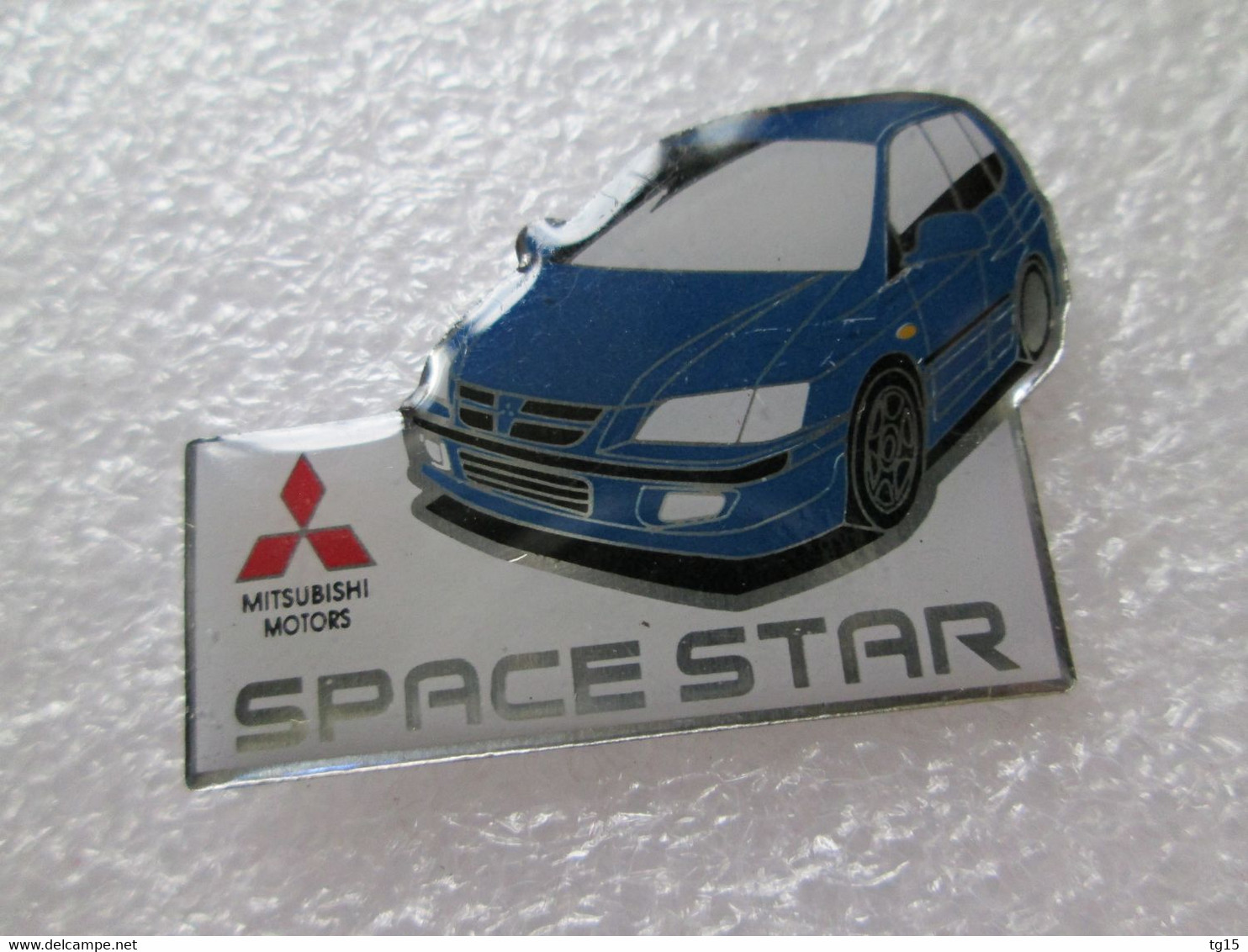 PIN'S    MITSUBISHI   SPACE STAR - Mitsubishi