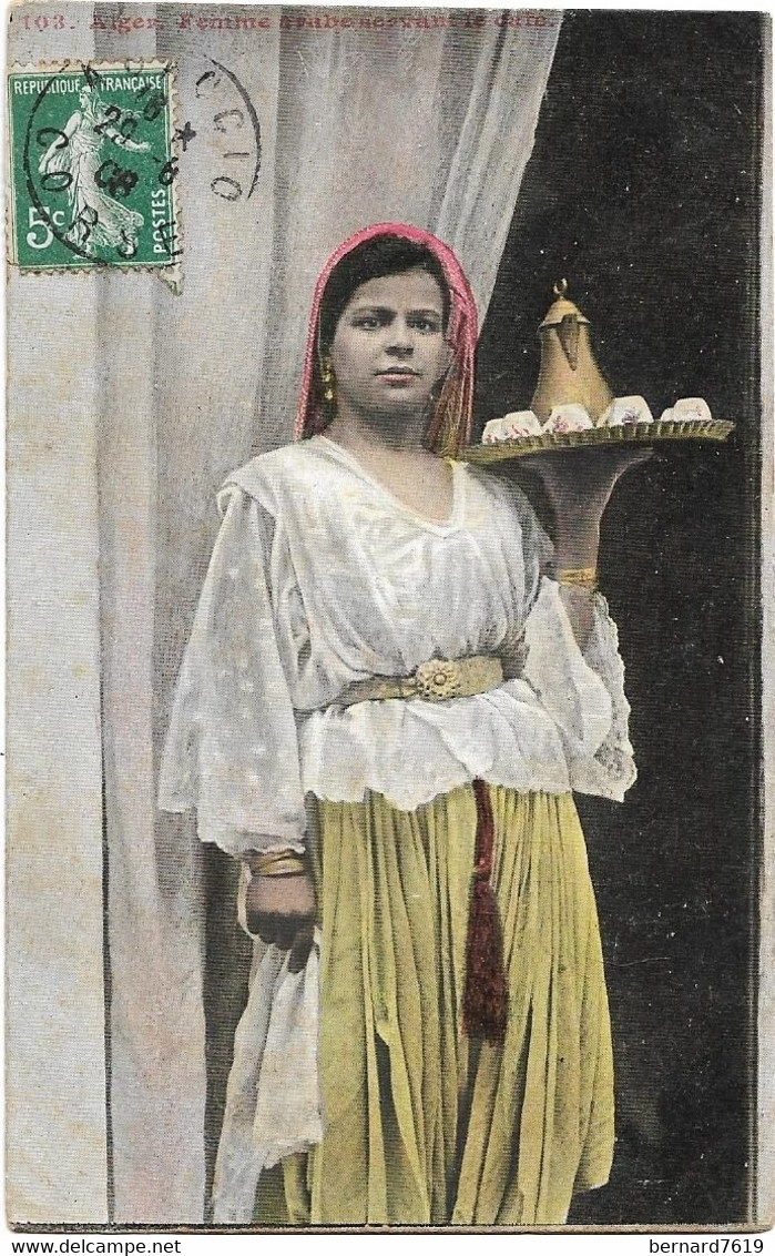 Algerie     -   Alger -   - Femme Arabe Servant Le Cafe - Femmes