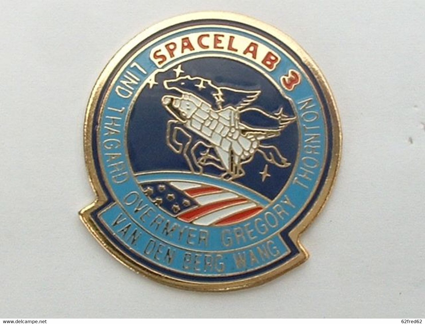 Pin's NAVETTE AMERICAINE  - SPACELAB 3 - SIGNE S17 - Space