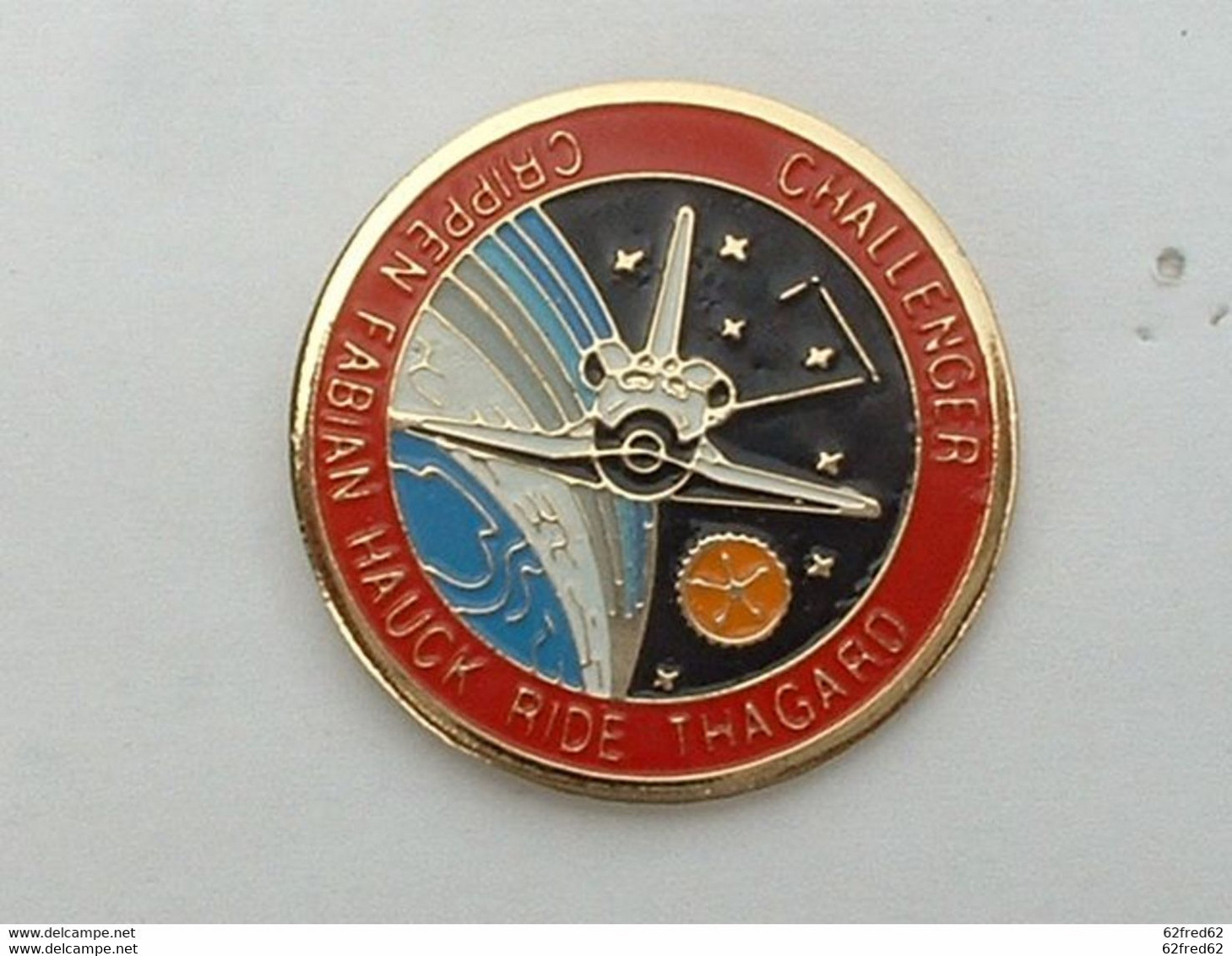 Pin's NAVETTE AMERICAINE - CHALLENGER -  SIGNE S1 - Space