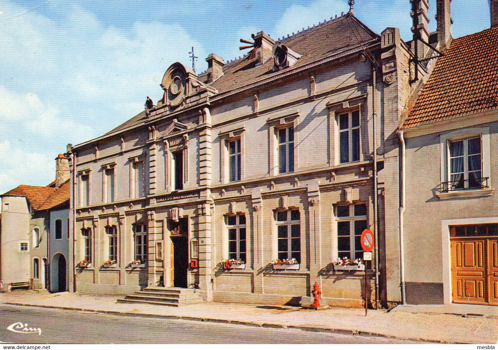 CPSM -  LIFFOL  Le  GRAND  (88)   Hotel De Ville Et L' école Des Garçons - Liffol Le Grand