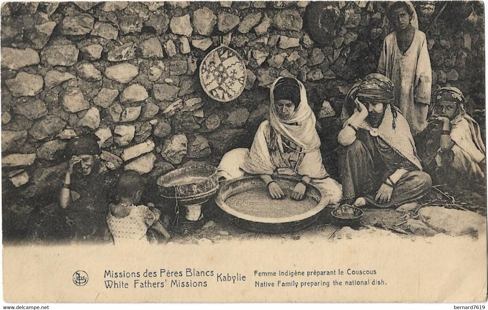 Algerie     -  Mission  Des Peres Blancs  -  Kabylie   - Femme Indigene  Preparation Du  Couscous - Femmes