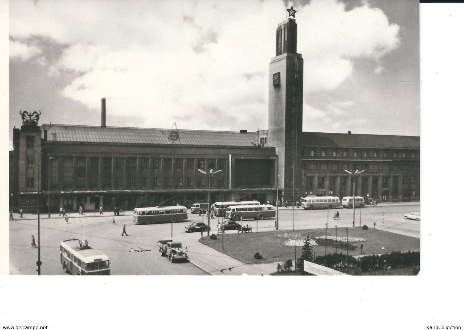 Bahnhof Von Hradec Králové, Busse, Foto-AK, Nicht Gelaufen, Perfo Links - Gares - Sans Trains