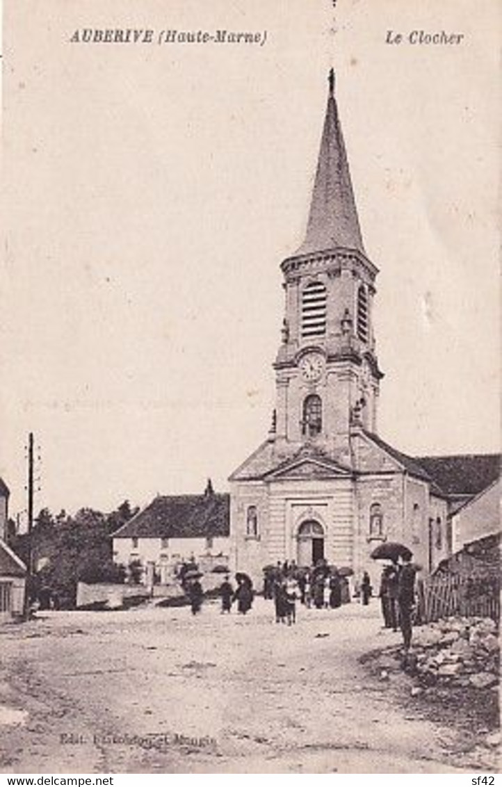 AUBERIVE                        LE CLOCHER                 SORTIE DE MESSE - Auberive