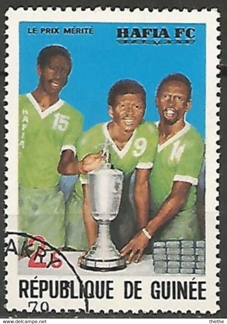 GUINEE - Joueurs Avec Un Trophée - Used Stamps