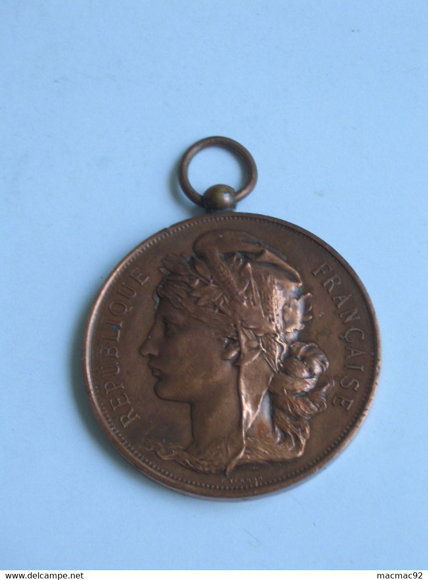 Médaille République Francaise - Sans Aucune Attribution Ni Marquage - Graveur VERNON **** EN ACHAT IMMEDIAT **** - Professionnels / De Société