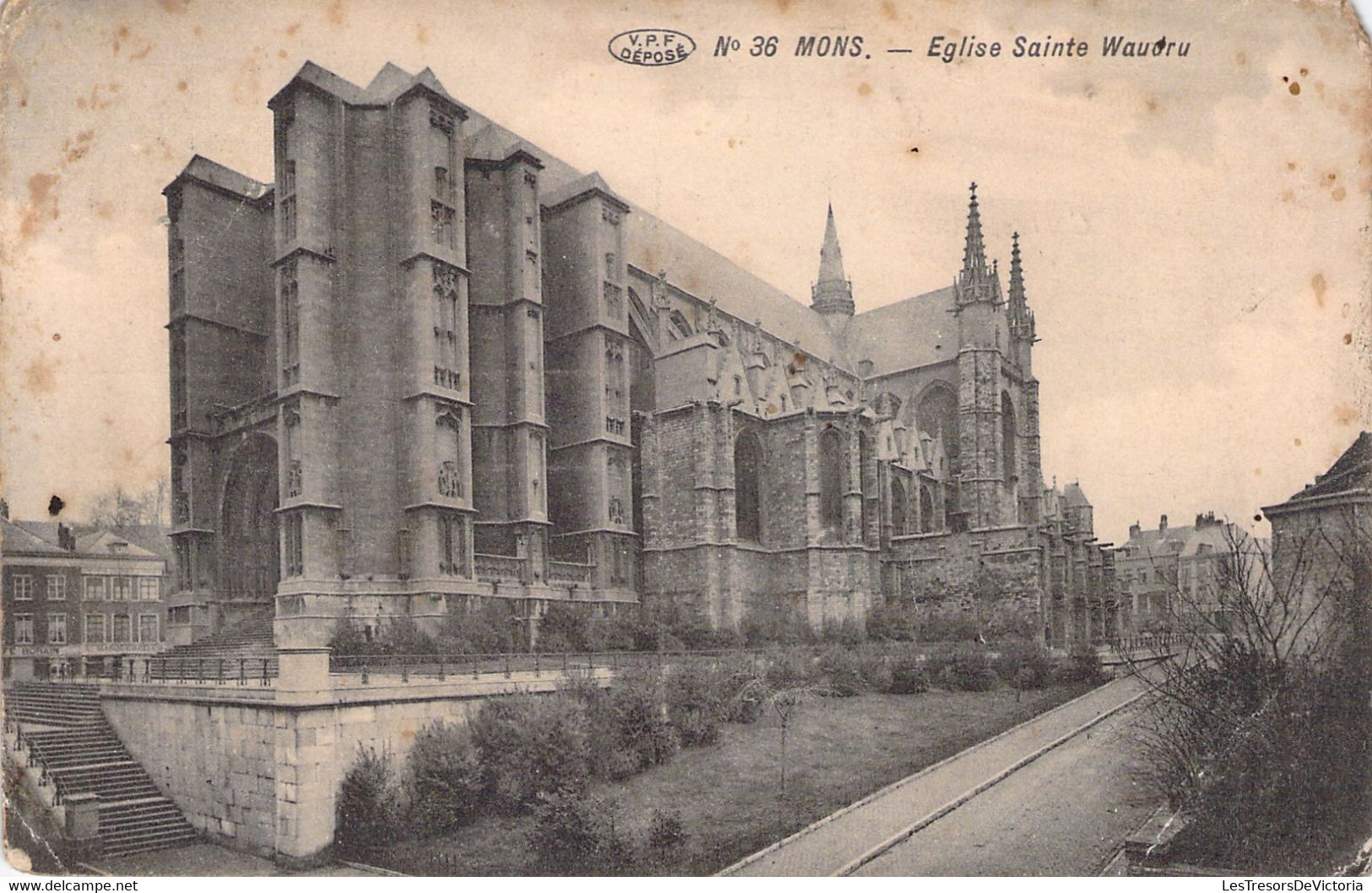 CPA Mons - Eglise Ste Waudru - Carte Oblitrée à Mons - Bergen En 1913 - Mons