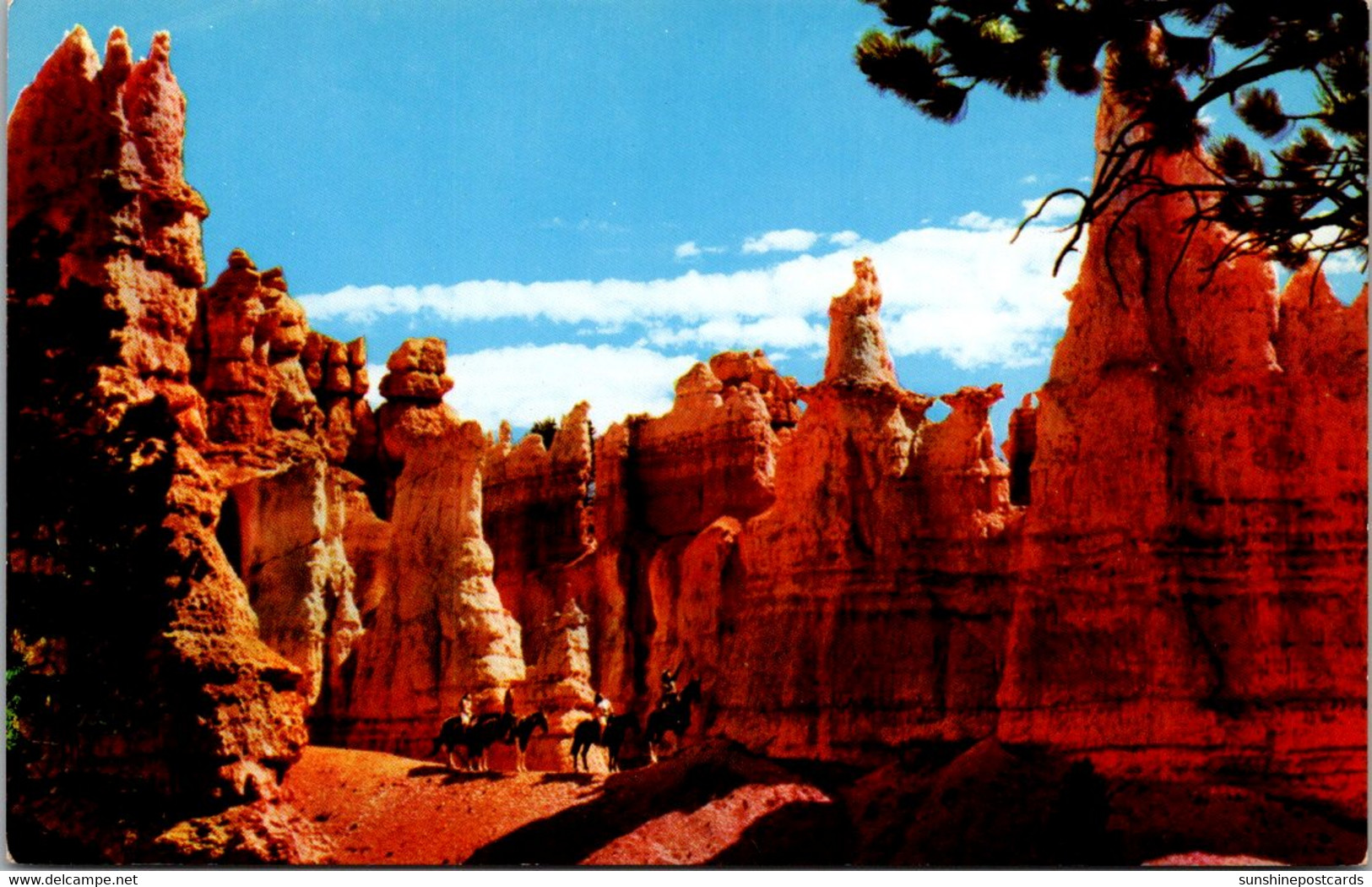 Utah Bryce Canyon National Park Horseback Riders At Queen Victoria - Bryce Canyon