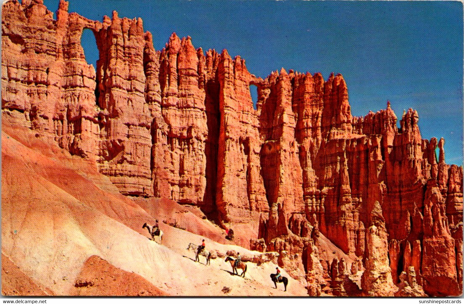 Utah Bryce Canyon National Park Horseback Riders At The Wall Of Windows - Bryce Canyon