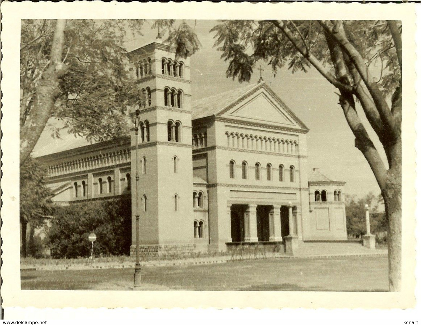 CP Photo De  ELISABETHVILLE " Vue De La Cathédrale " + Timbre 5 F Du KATANGA Nr 58 De 1960 - Other & Unclassified