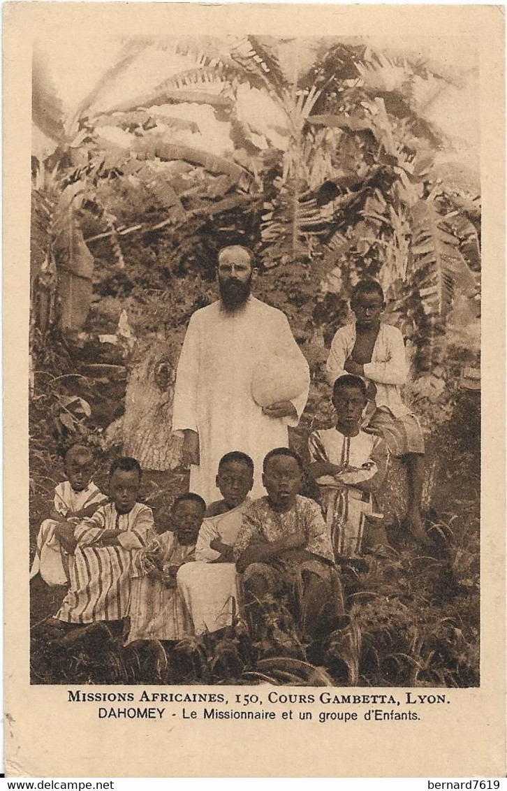 Dahomey -   Le Missionnaire  Et Un Groupe D'enfants   - Missions Africaines 69 Lyon - Dahomey
