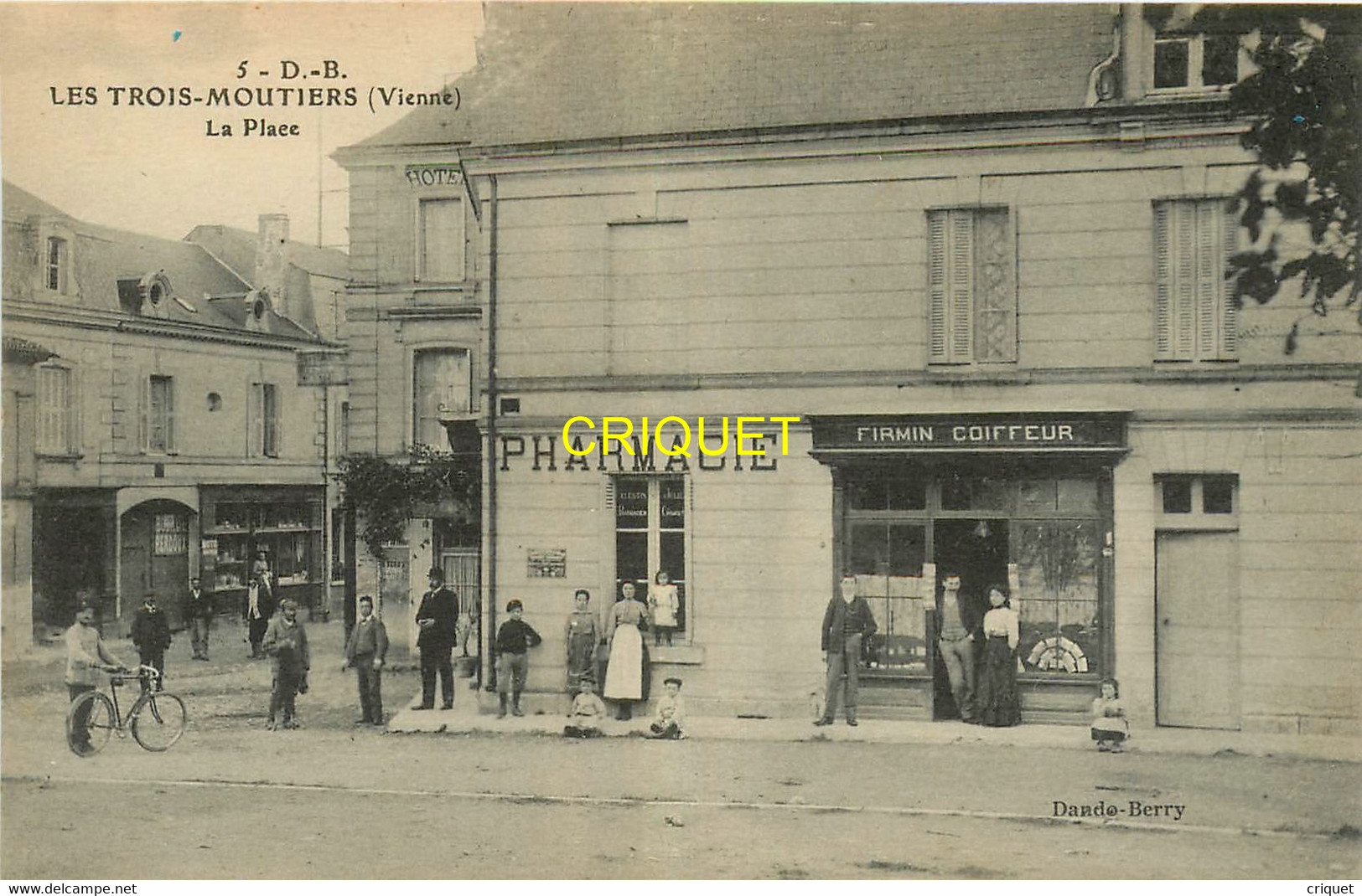 86 Les Trois-Moutiers, La Place, Pharmacie, Coiffeur Firmin ... - Les Trois Moutiers