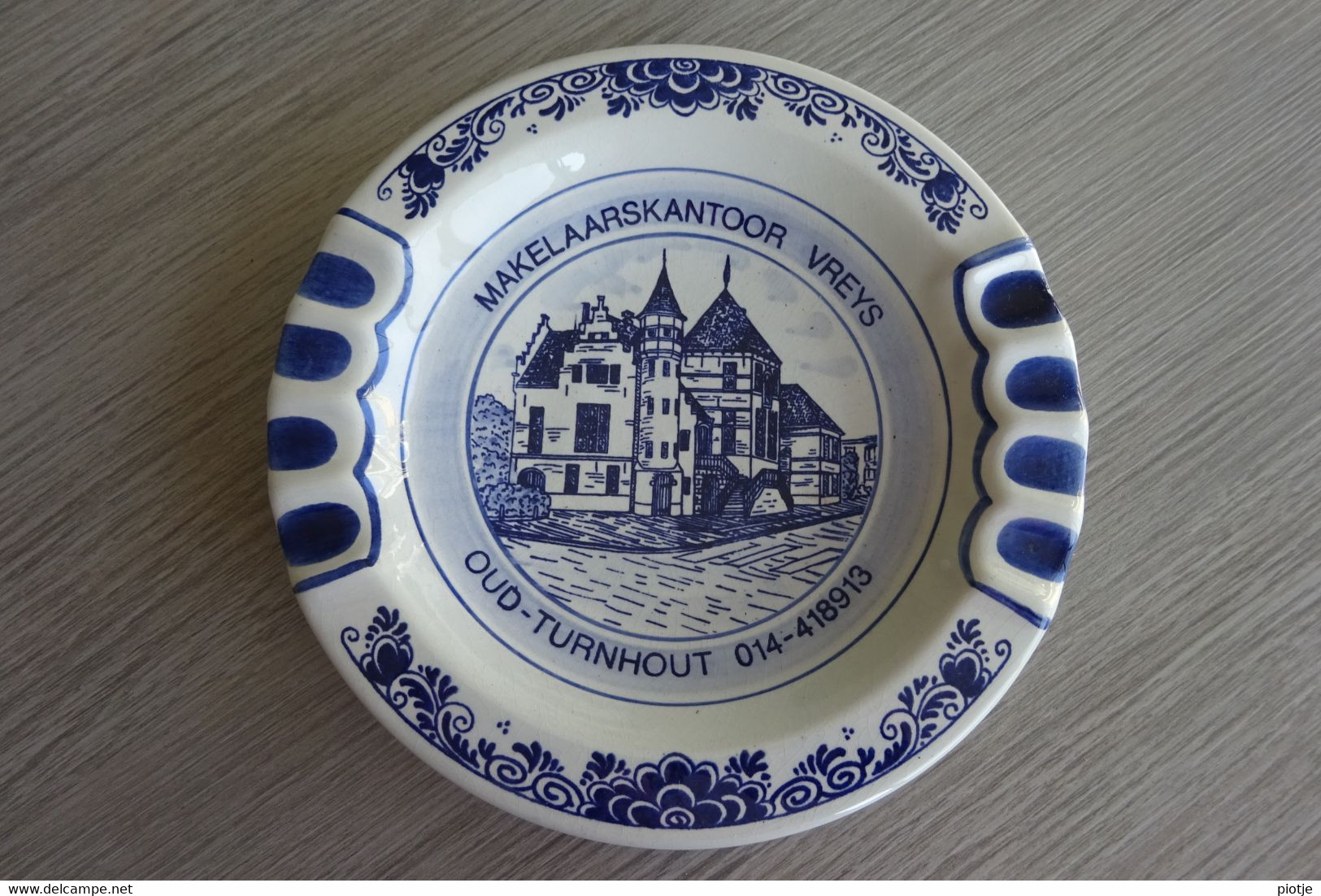 * Oud Turnhout * Porseleinen Bord Delfts Blauw (asbak - Cendrier) - Makelaarskantoor Vreys, Unique, TOP, Rare - Delft (NLD)