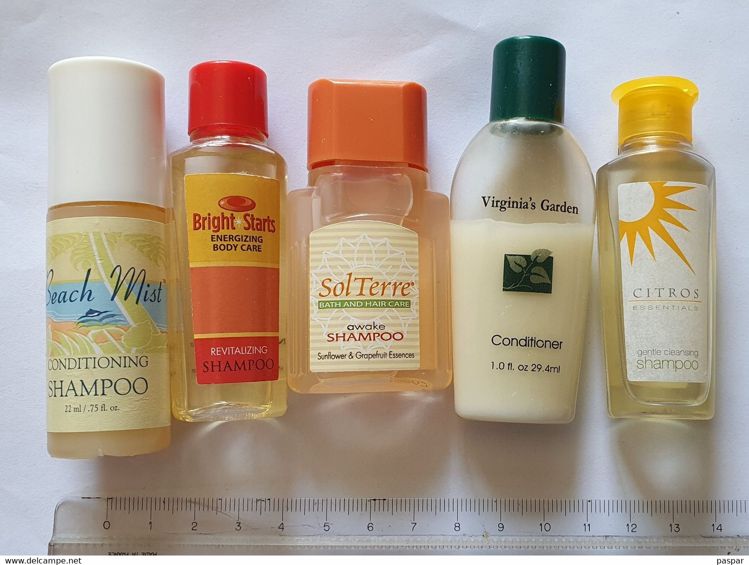 Lot De 5 Petits Flacons Publicitaires Schampoing Et Autres Savons Hotels Du Monde - Productos De Belleza