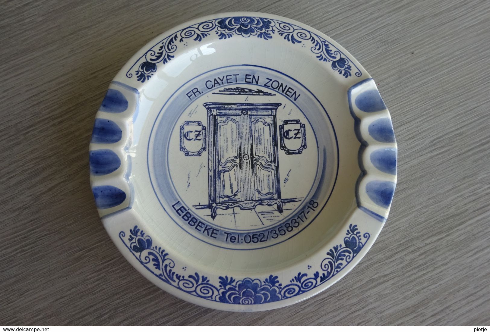 * Lebbeke Bij Dendermonde * Porseleinen Bord Delfts Blauw (asbak - Cendrier) - Fr. Cayet En Zonen, Armoire, Kast, Old - Delft (NLD)