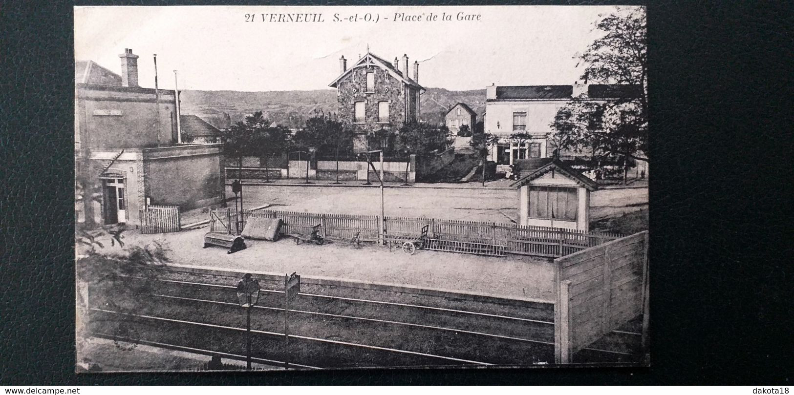 78 , Verneuil , La Place De La Gare - Verneuil Sur Seine