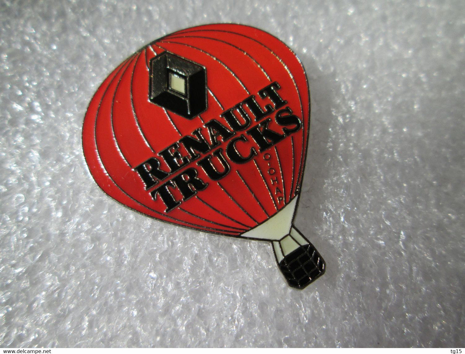 PIN'S    MONTGOLFIERE   BALLON   RENAULT   TRUCKS     Belle Qualité - Renault