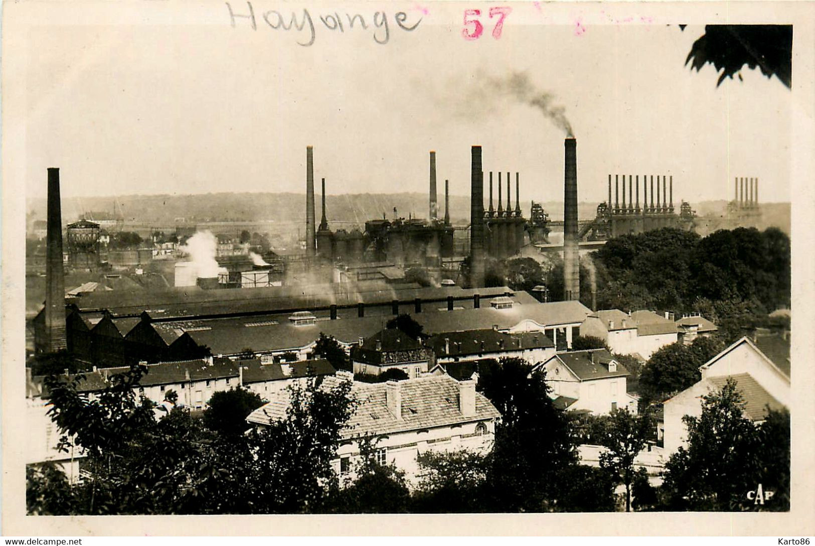 Hayange * Vue Générale Sur La Commune * Usine Aciérie Cheminée Industrie - Hayange