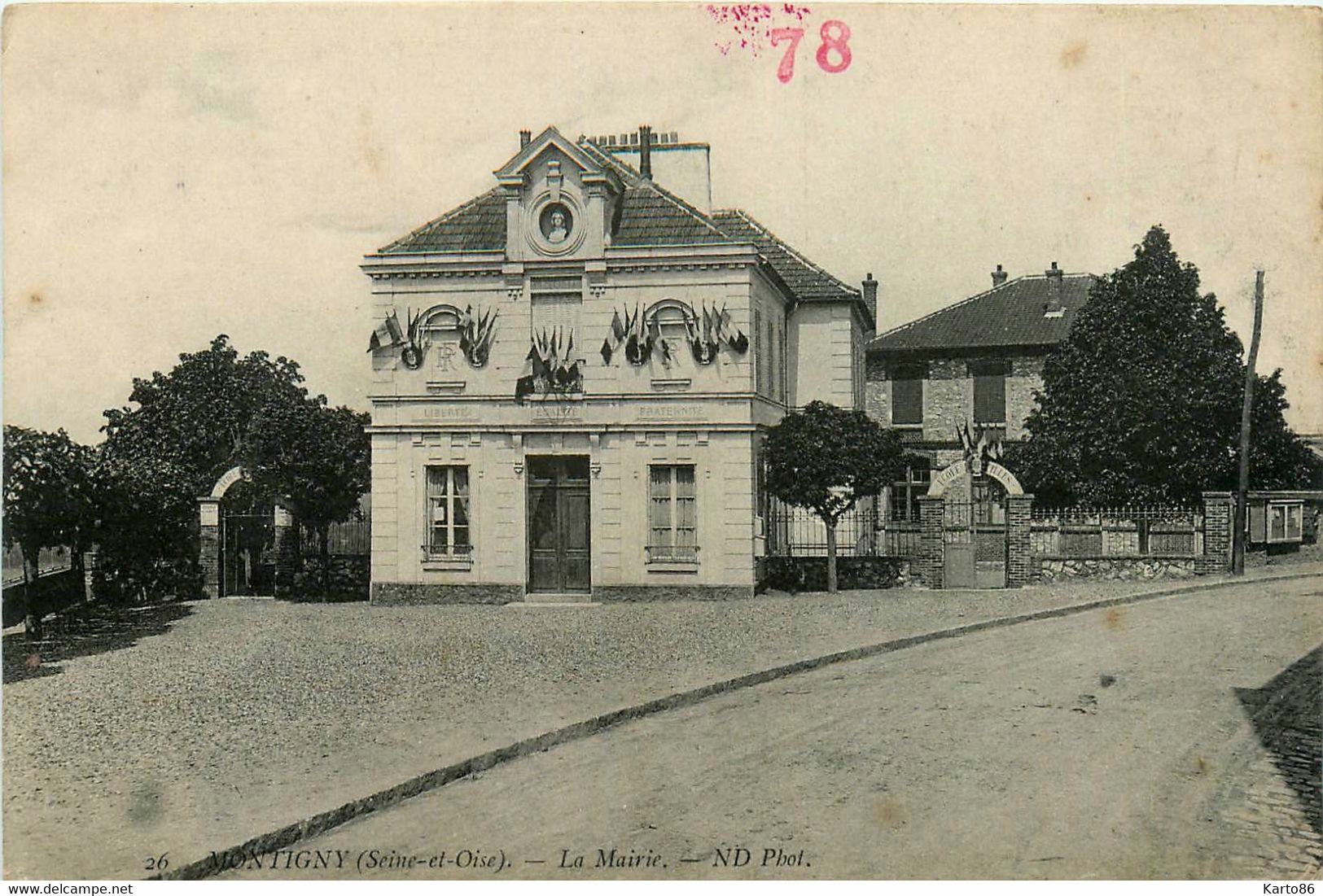 Montigny * La Place De La Mairie * Hôtel De Ville - Montigny Le Bretonneux