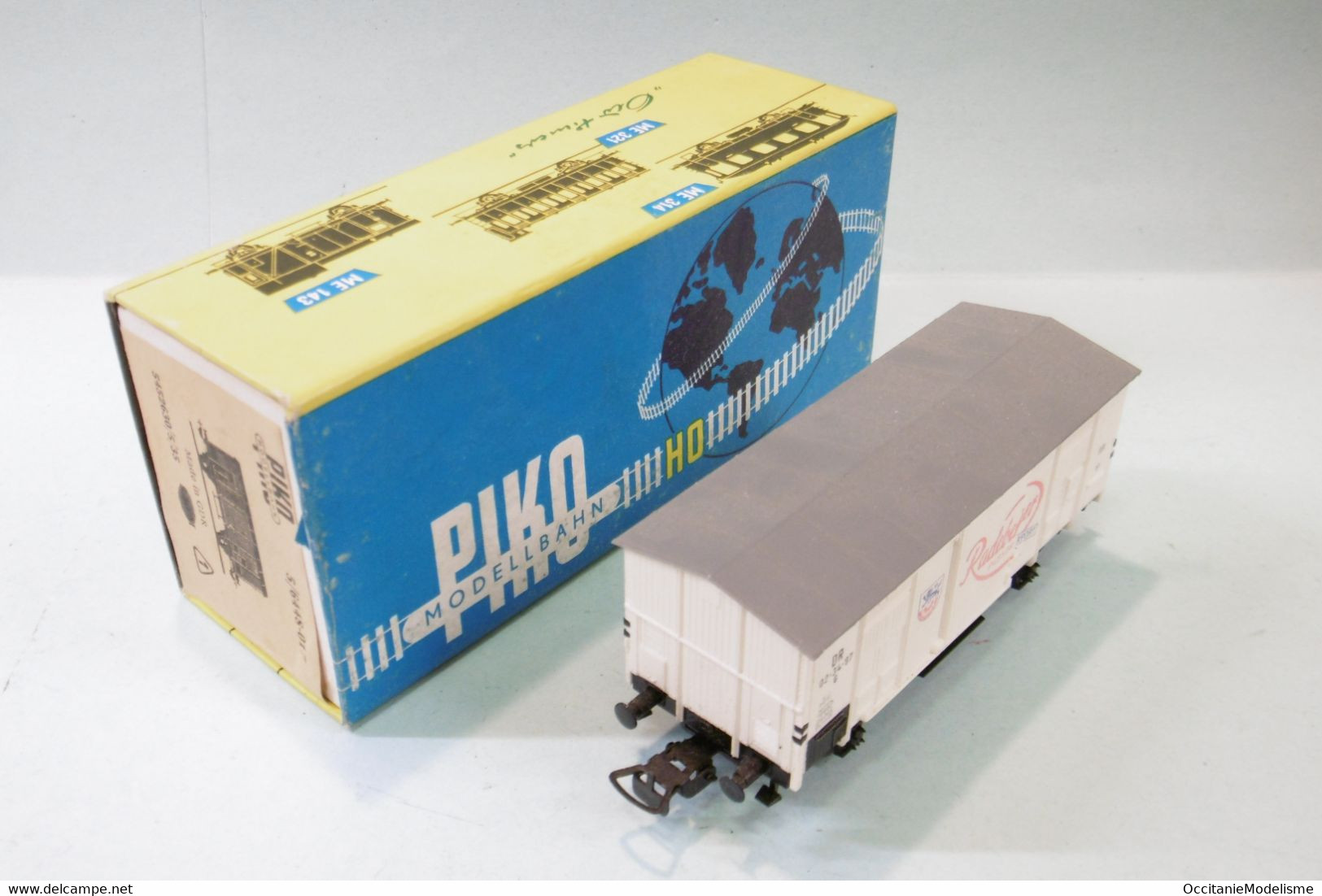 Piko - Wagon COUVERT Radeberger Bière DR Réf. 5/6448-017 BO HO 1/87 - Wagons Marchandises