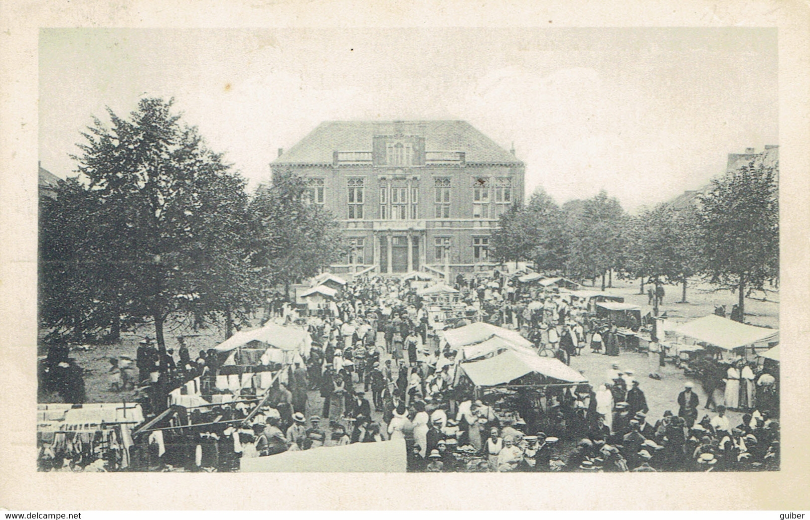 Andenne Palais De Justice Et Marché  Animée TOP - Andenne