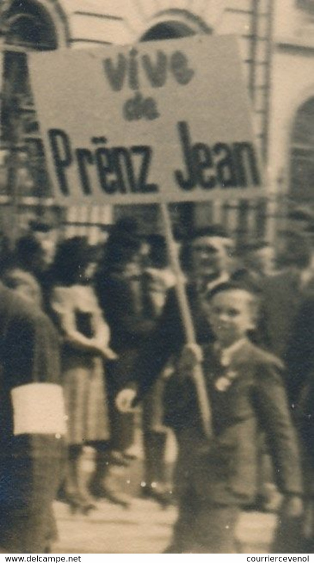 CPA Photo - LUXEMBOURG - Manifestation De Soutien Au Prince Jean Prënz (Année ?) - Koninklijke Familie