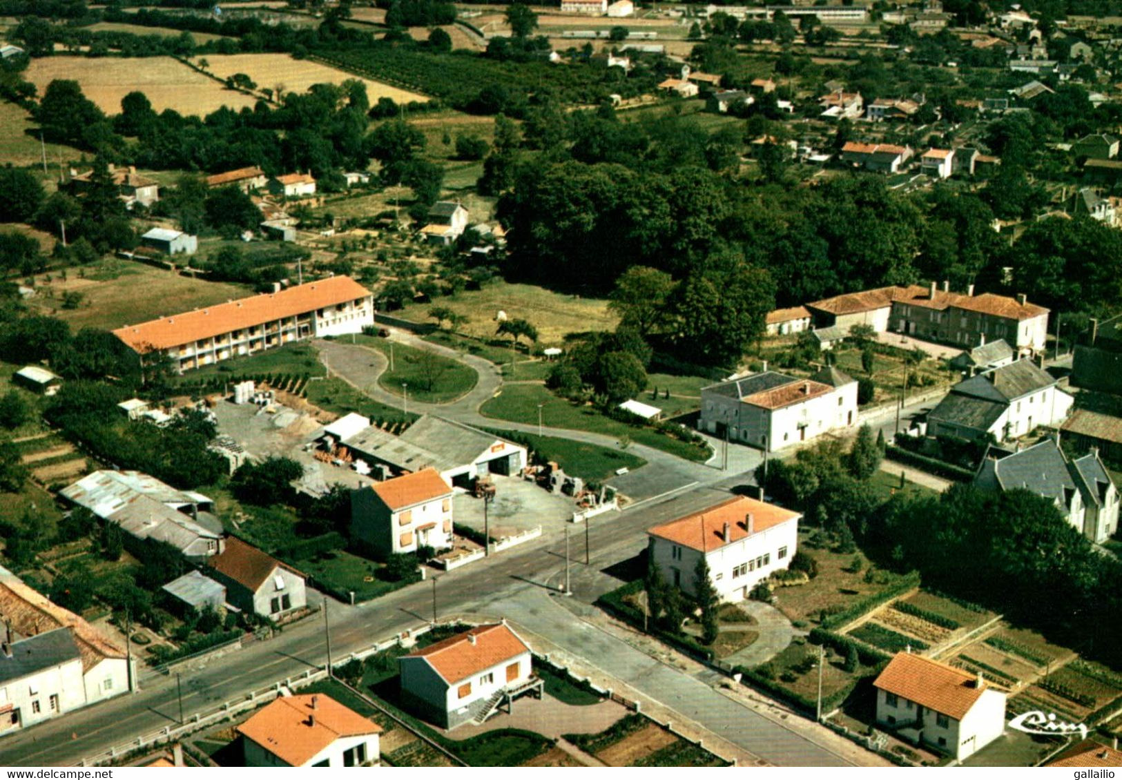 SECONDIGNY VUE AERIENNE MAISON DE RETRAITE - Secondigny