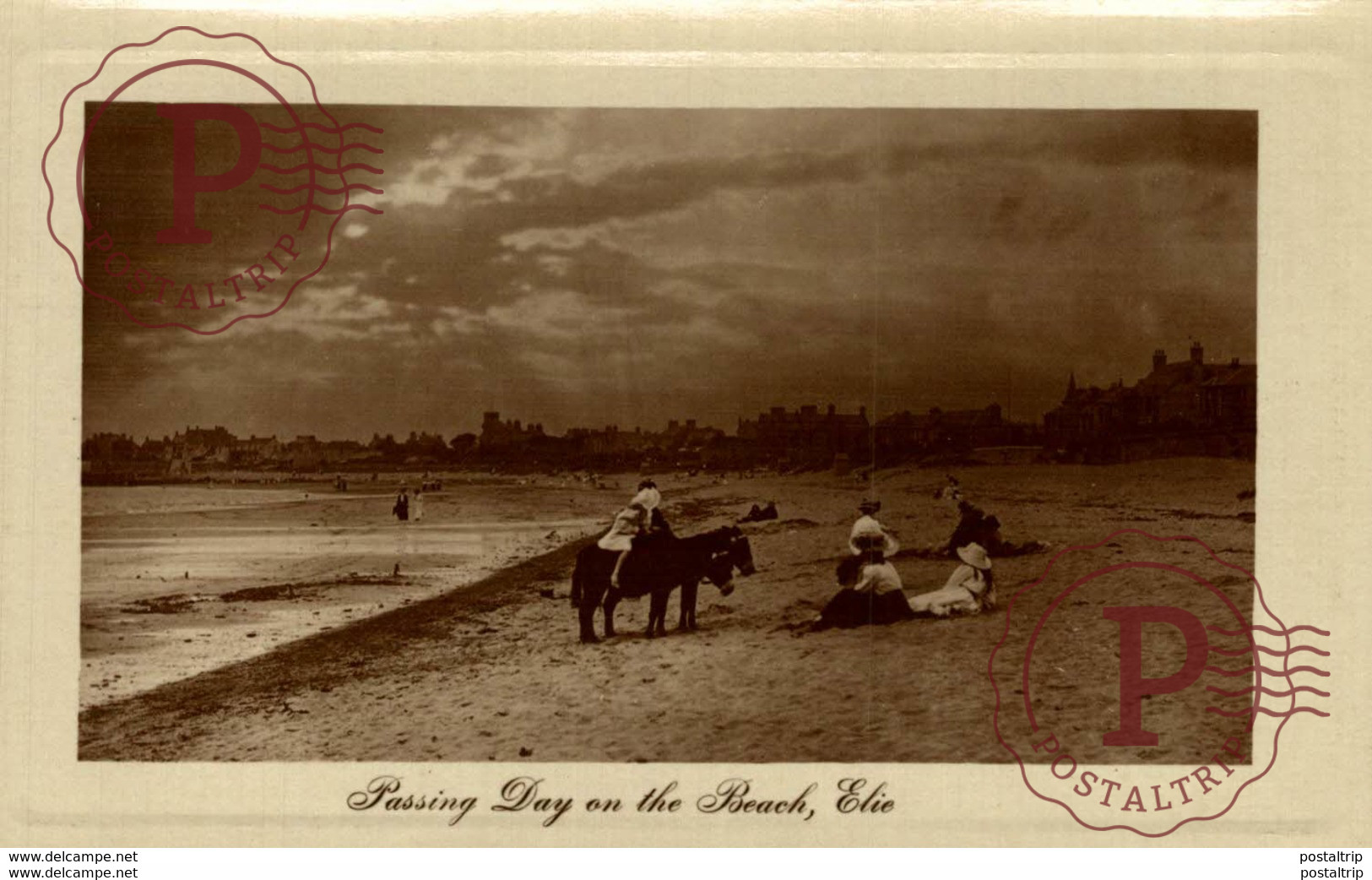 PASSING DAY ON THE BEACH  ELIE, Scotland - Fife