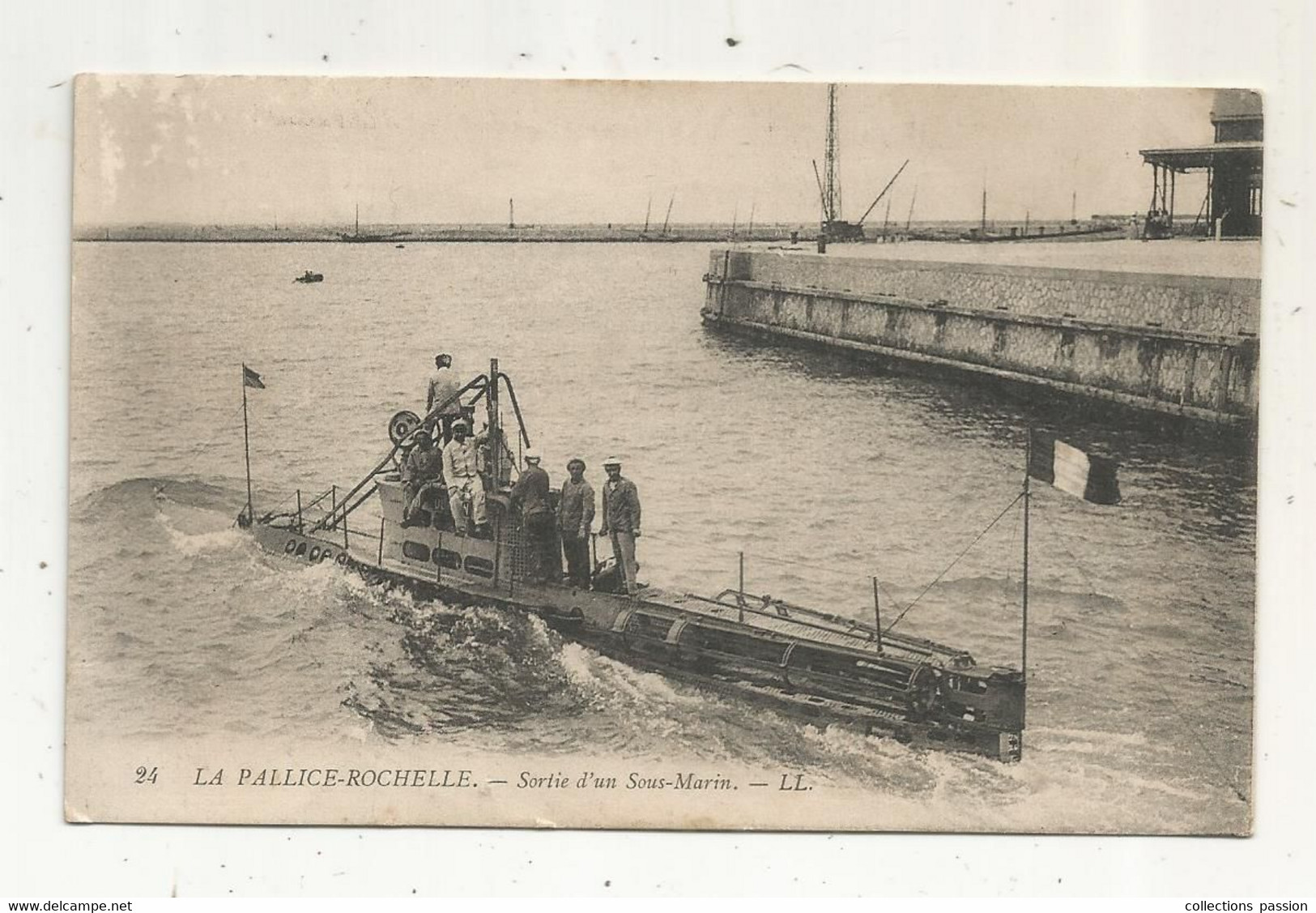 Cp, Bateau , Sortie D'un SOUS MARIN ,17, LA PALLICE-ROCHELLE ,vierge - Sous-marins