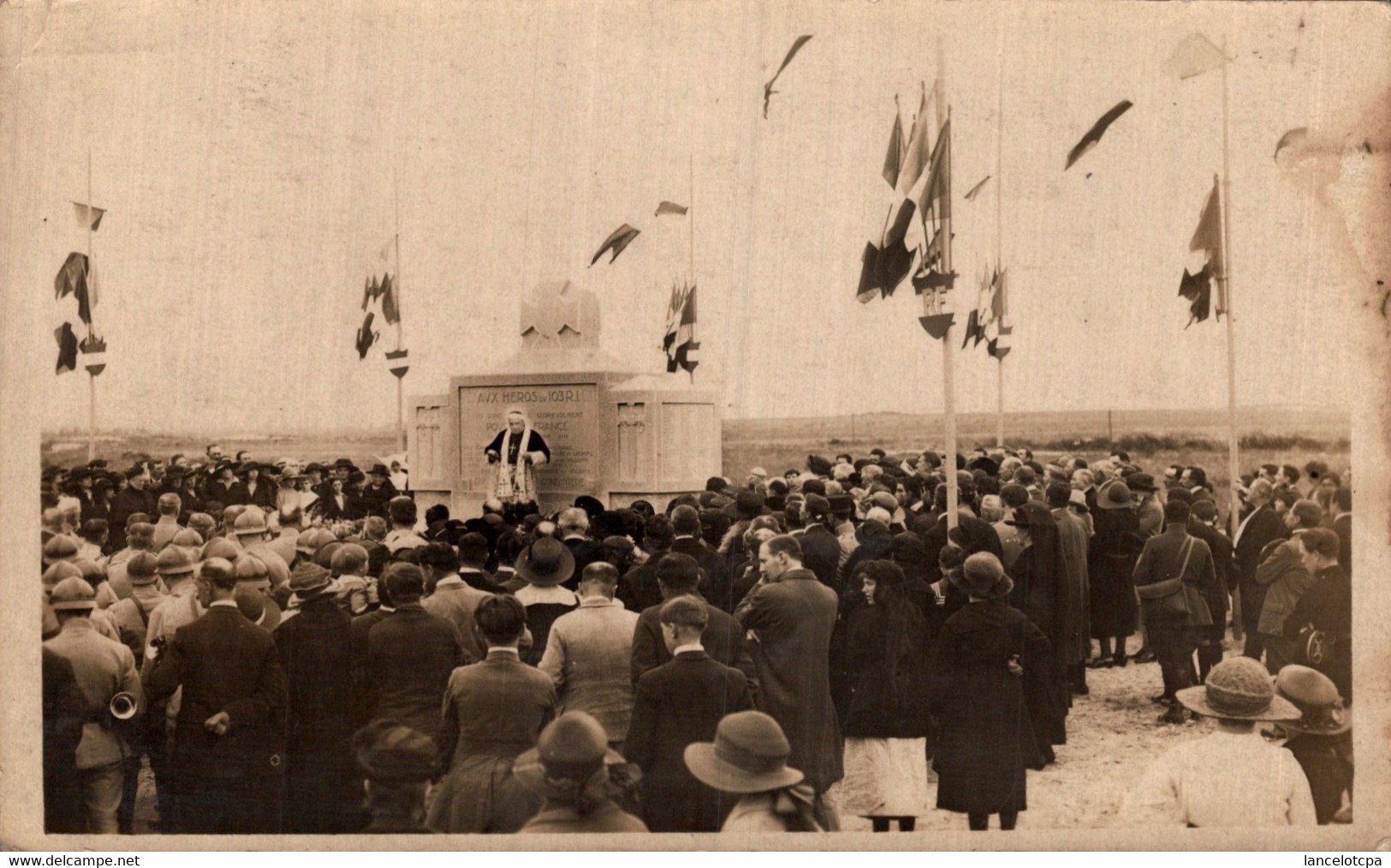 52 - AUBERIVE / CARTE PHOTO CEREMONIE AUX MONUMENTS AUX MORTS EN HONNEUR AUX HEROS DU 103è R.I. - Auberive