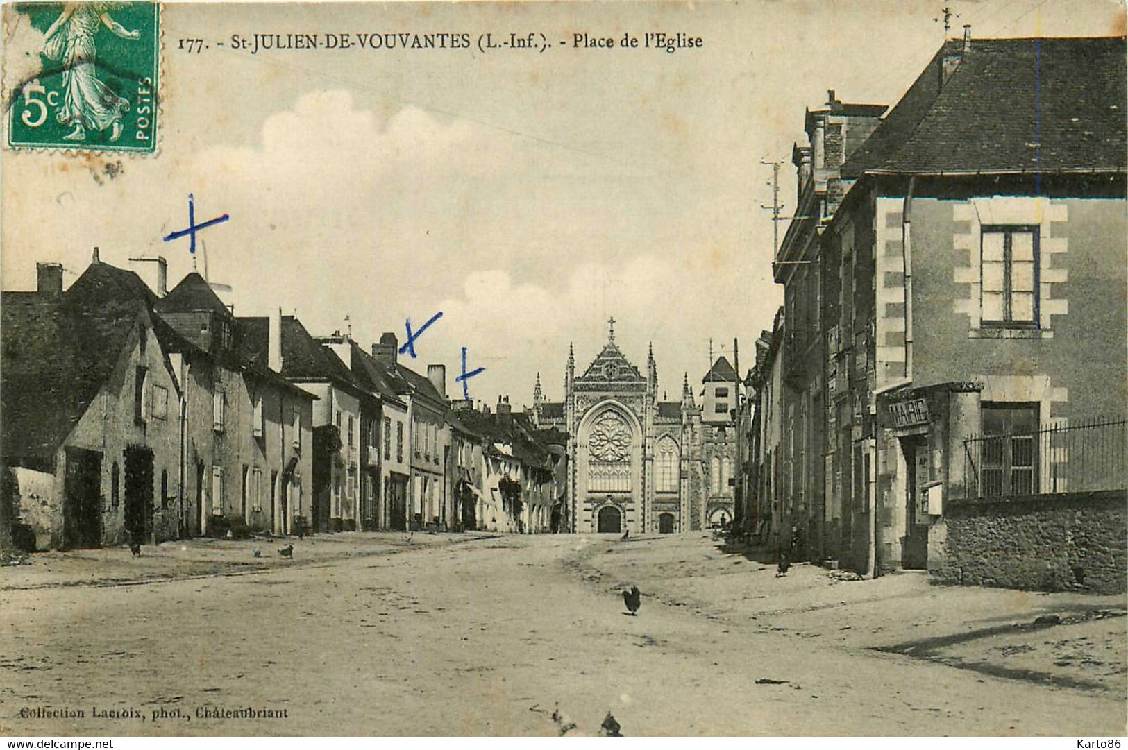 St Julien De Vouvantes * La Place De L'église Du Village * Mairie - Saint Julien De Vouvantes