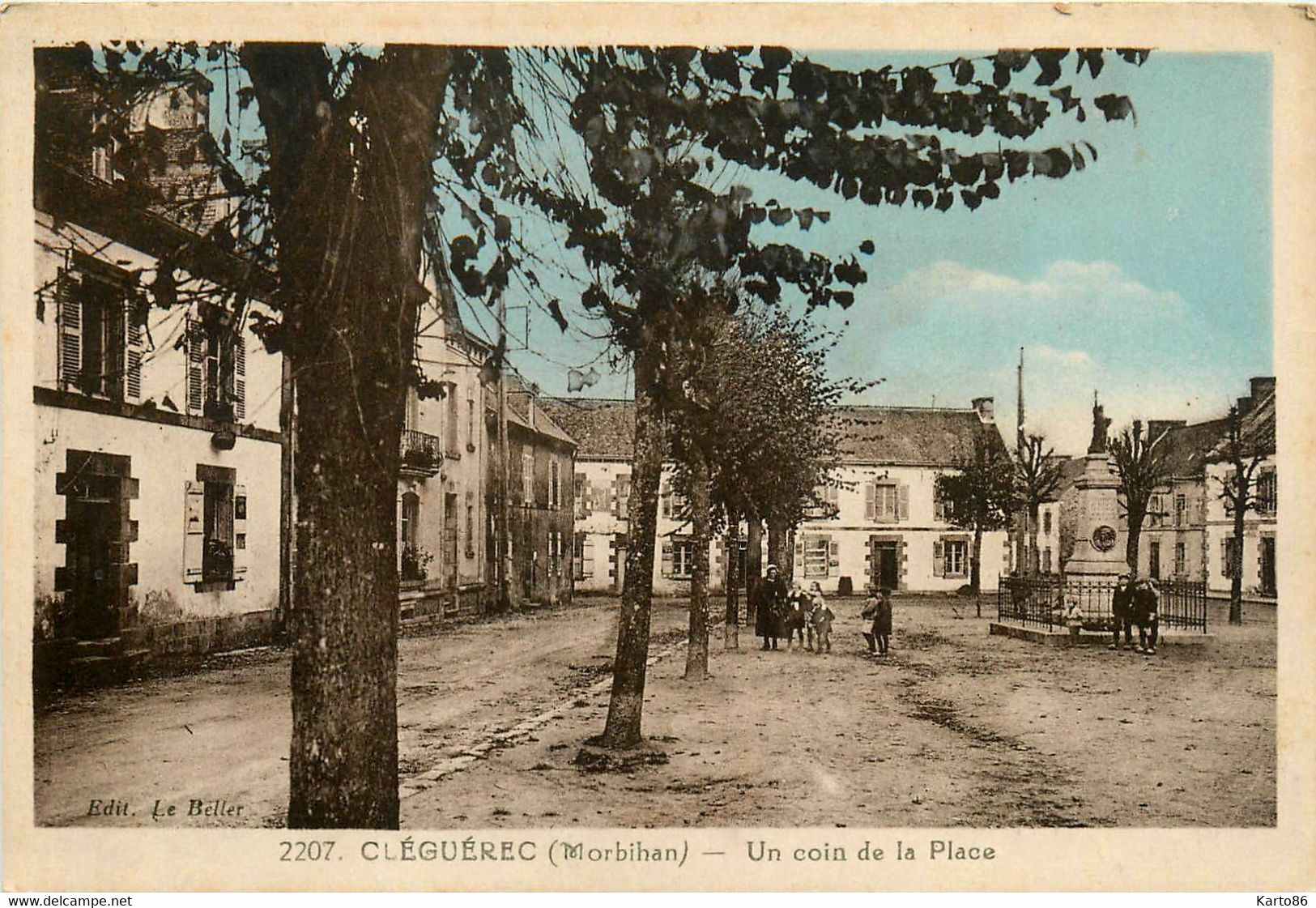 Cléguérec * Un Coin De La Place Du Village * Villageois - Cleguerec