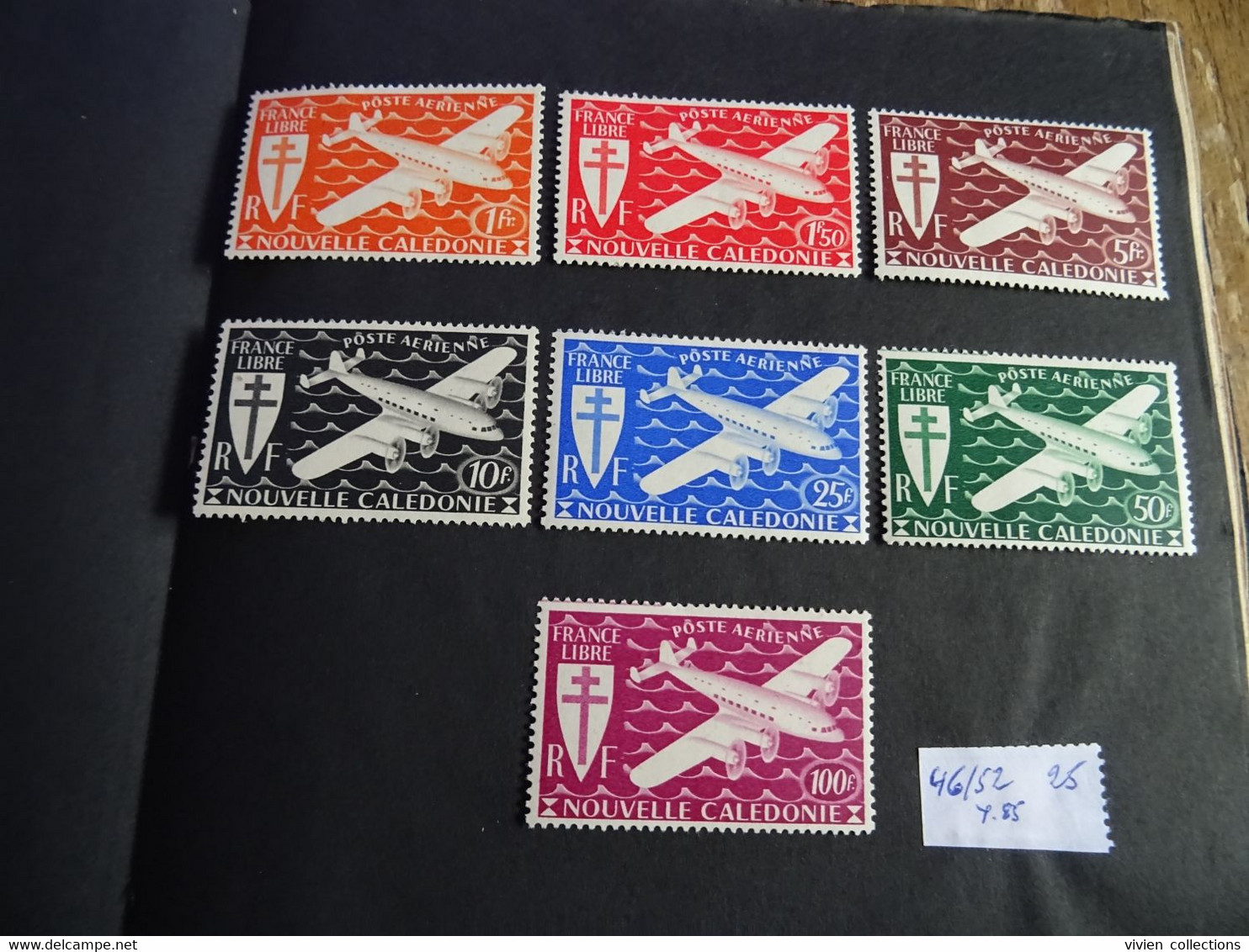 Nouvelle Calédonie pages d'albums timbres de poste aérienne neufs avec charnières dont Révolution N° 35