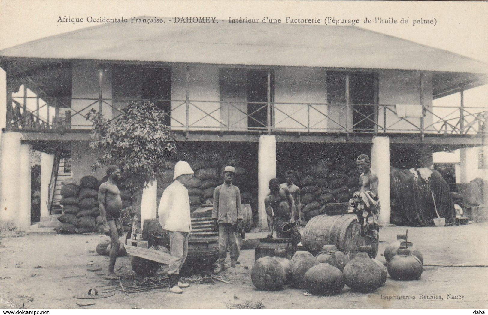 Afrique Occidentale Française.  Dahomey. Intérieur D'une Factorerie. ( L'épurage De L'Huile De Palme ) - Dahomey