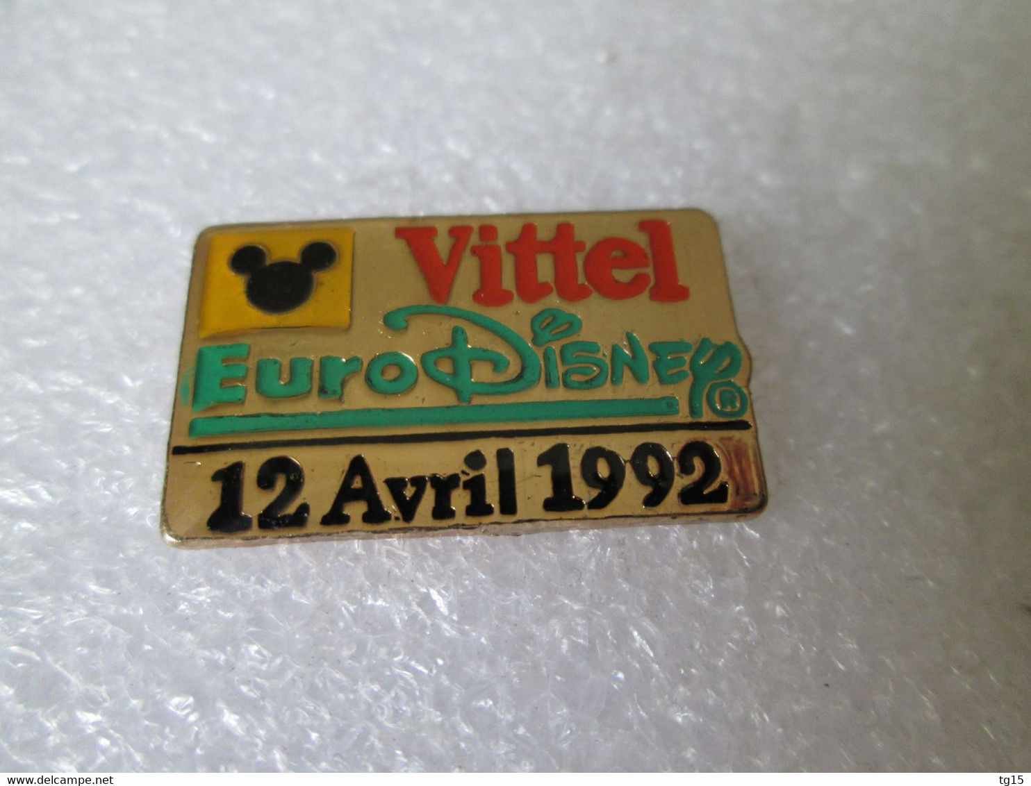 PIN'S   EURO DISNEY   VITTEL - Disney