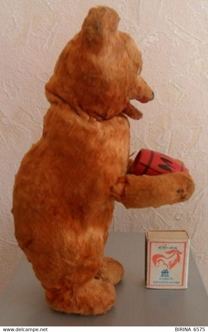 Toys. The USSR. Vintage. BEAR WITH A BARREL. PLUSH. CLOCKWORK. Worker. - 2-23-i - Peluches