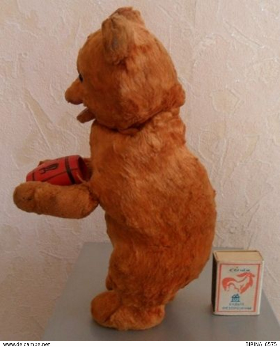 Toys. The USSR. Vintage. BEAR WITH A BARREL. PLUSH. CLOCKWORK. Worker. - 2-23-i - Plüschtiere