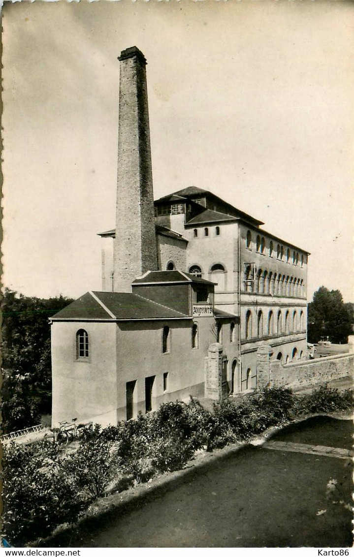 Gorges * Cité De Plein Air ANGREVIERS * Près Clisson * Bâtiment Principal Vu De L'entrée - Gorges